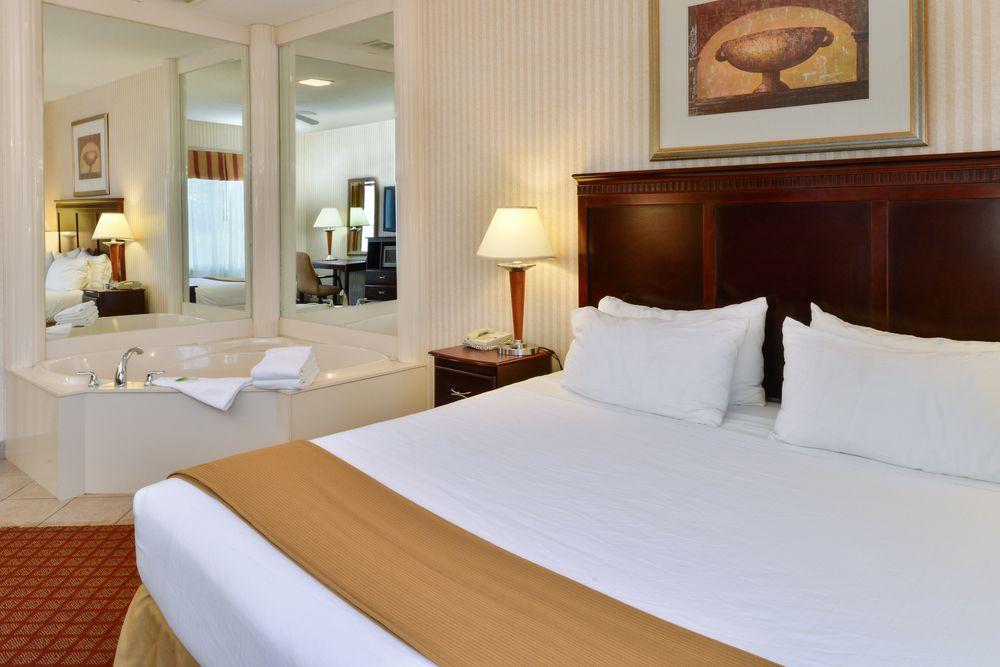 Holiday Inn Express Wixom By Ihg Extérieur photo