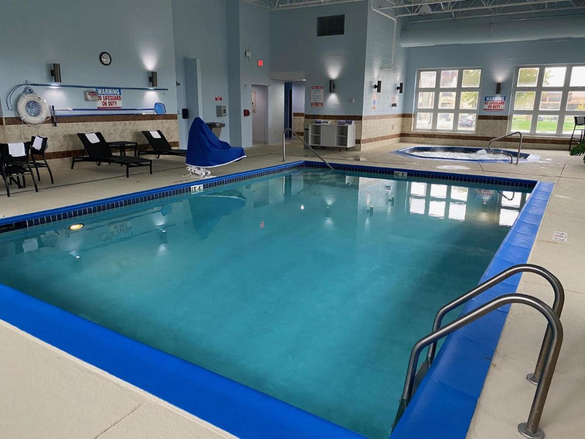 Holiday Inn Express Wixom By Ihg Extérieur photo