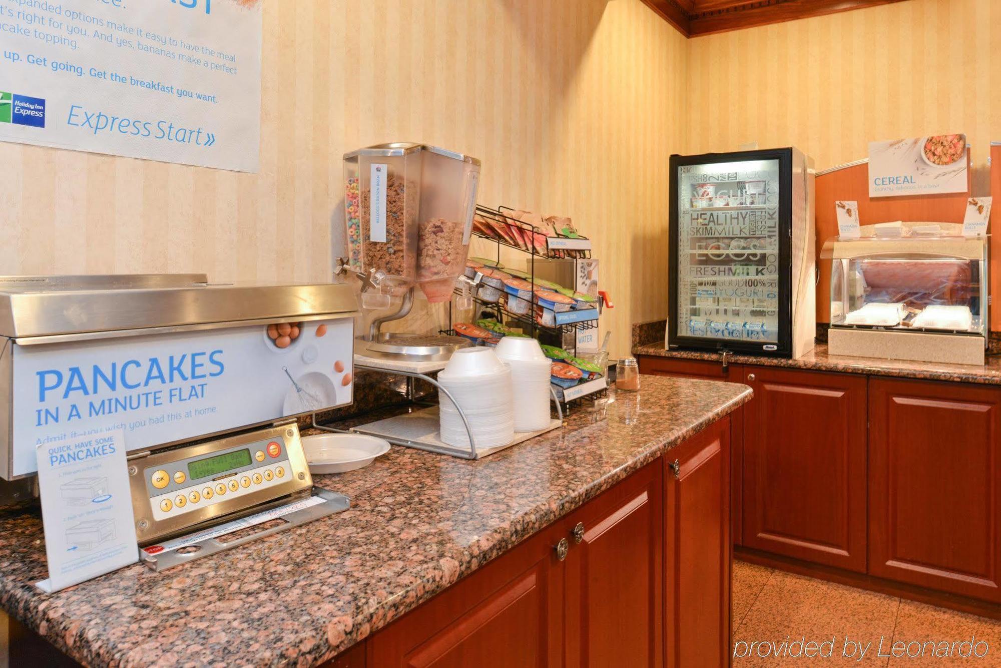 Holiday Inn Express Wixom By Ihg Extérieur photo